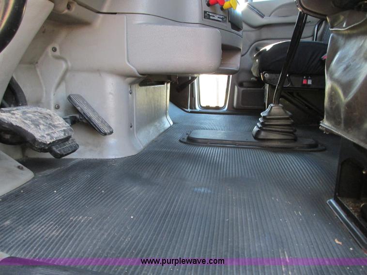 image for item N9323 2006 Peterbilt 387 semi truck