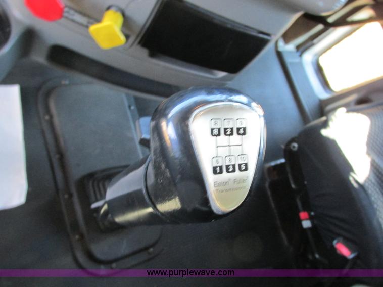 image for item N9323 2006 Peterbilt 387 semi truck