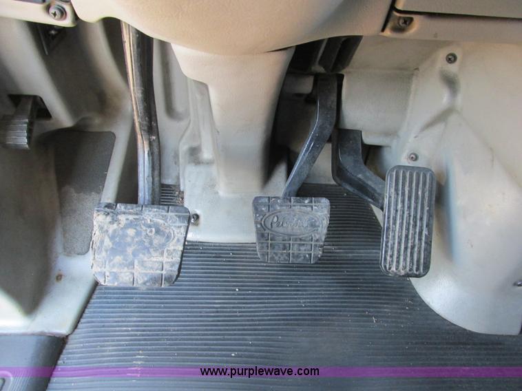 image for item N9323 2006 Peterbilt 387 semi truck