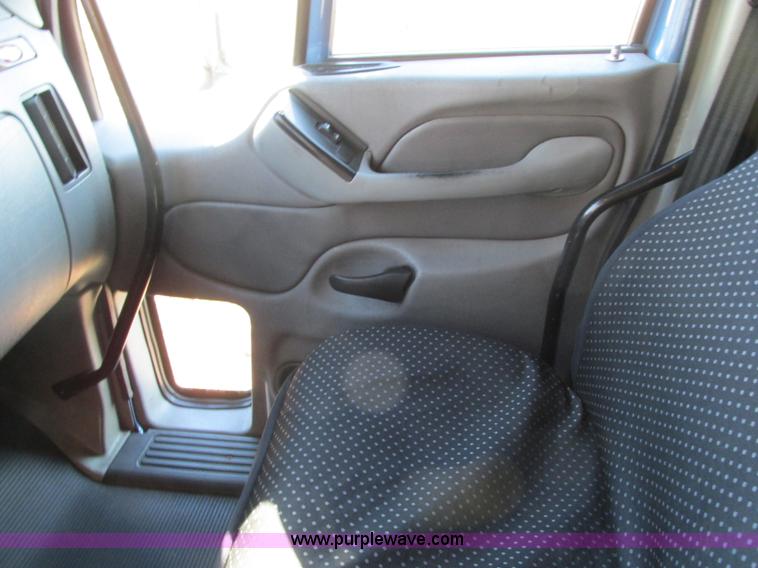 image for item N9323 2006 Peterbilt 387 semi truck