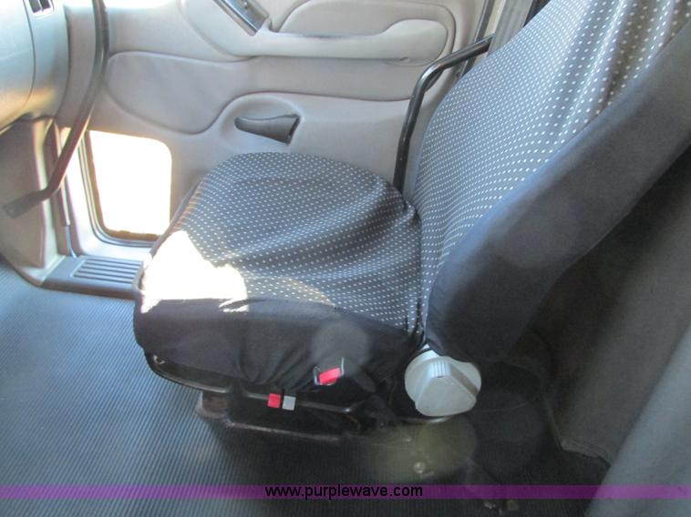 image for item N9323 2006 Peterbilt 387 semi truck