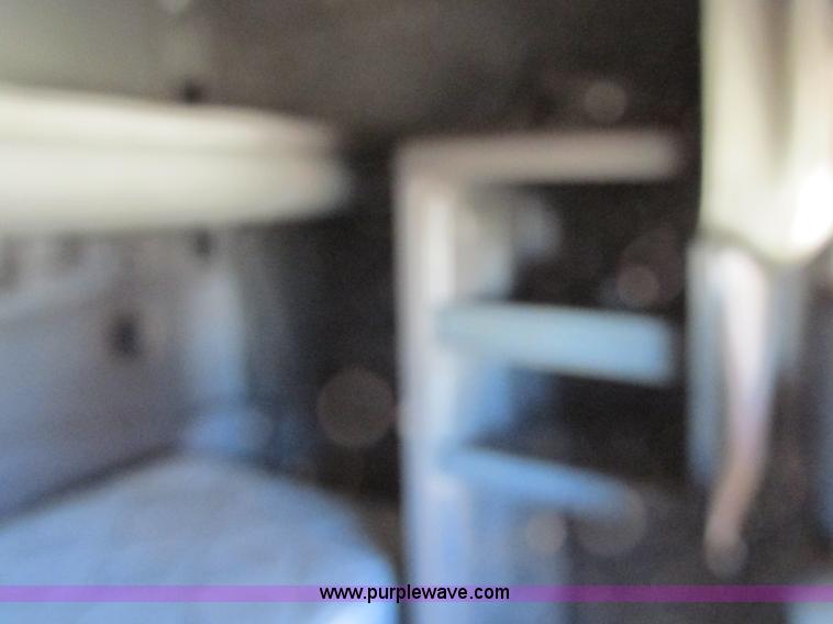 image for item N9323 2006 Peterbilt 387 semi truck