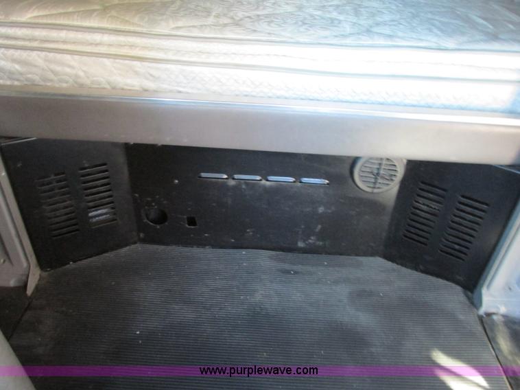 image for item N9323 2006 Peterbilt 387 semi truck