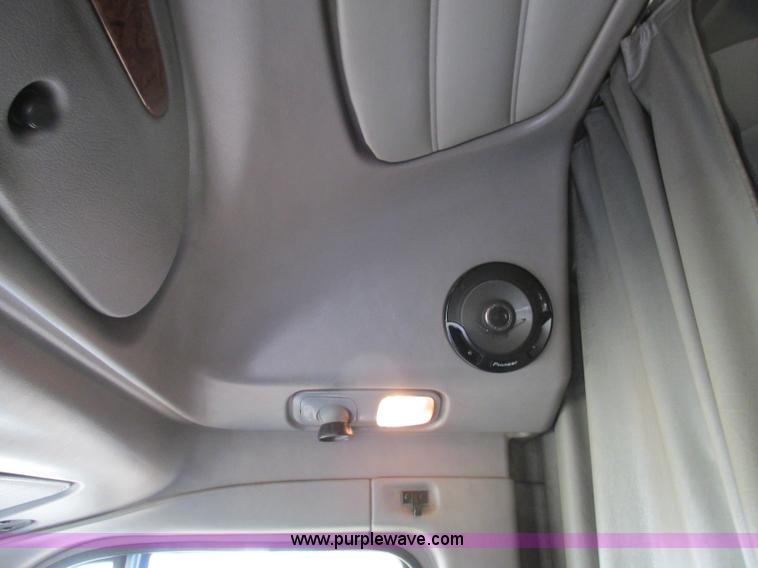 image for item N9323 2006 Peterbilt 387 semi truck