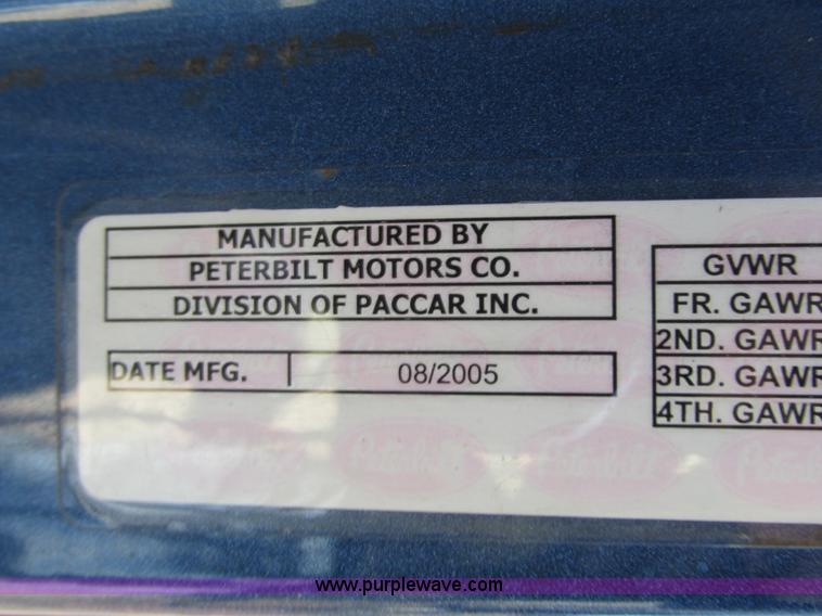 image for item N9323 2006 Peterbilt 387 semi truck