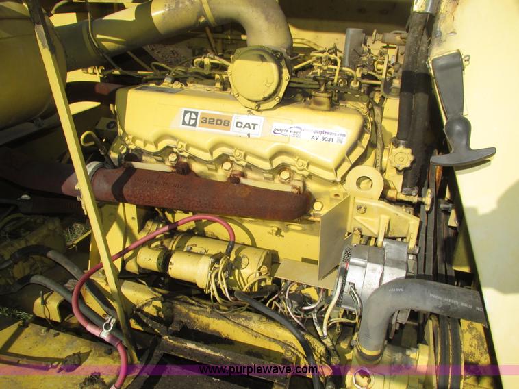 image for item AV9031 Caterpillar 3208 V8 diesel engine