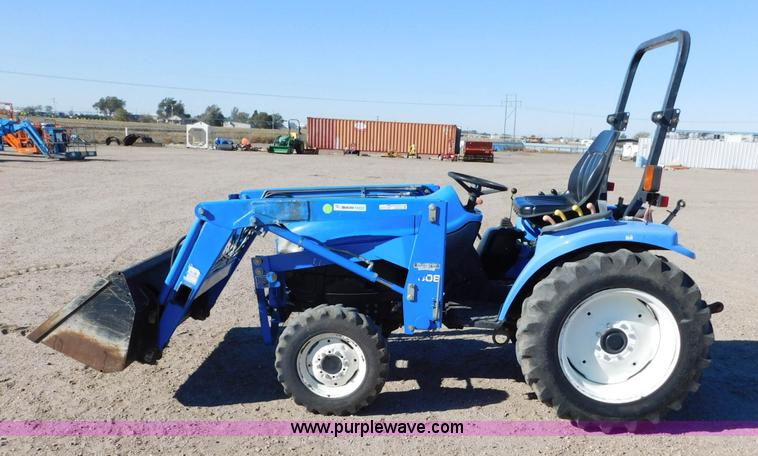 image for item AW9376 2011 New Holland TC29D MFWD tractor