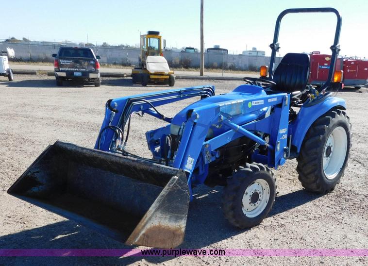 image for item AW9376 2011 New Holland TC29D MFWD tractor