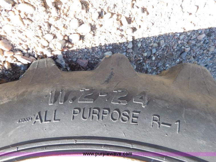 image for item AW9376 2011 New Holland TC29D MFWD tractor