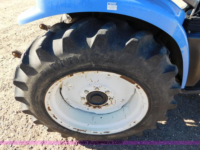 image for item AW9376 2011 New Holland TC29D MFWD tractor