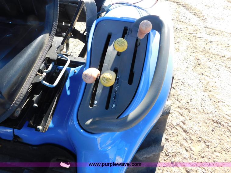 image for item AW9376 2011 New Holland TC29D MFWD tractor