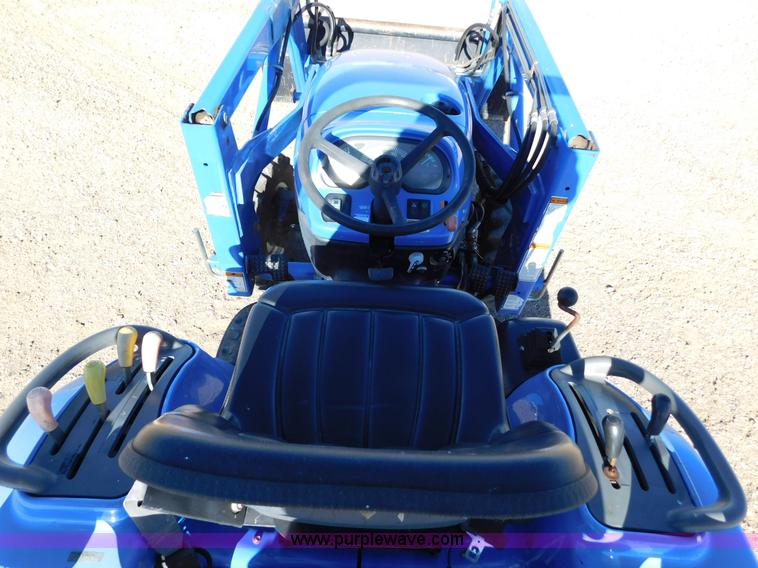 image for item AW9376 2011 New Holland TC29D MFWD tractor