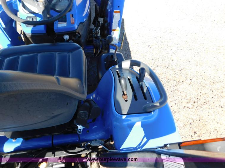 image for item AW9376 2011 New Holland TC29D MFWD tractor