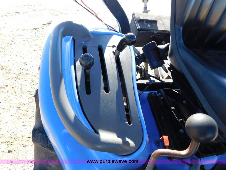 image for item AW9376 2011 New Holland TC29D MFWD tractor