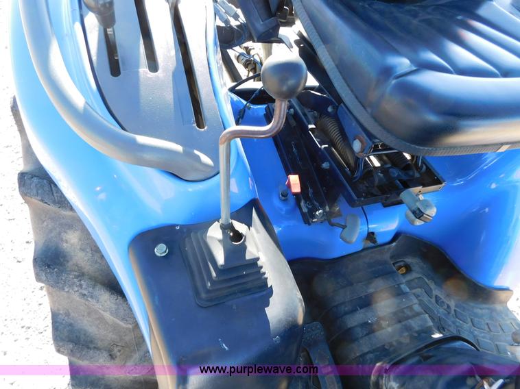 image for item AW9376 2011 New Holland TC29D MFWD tractor