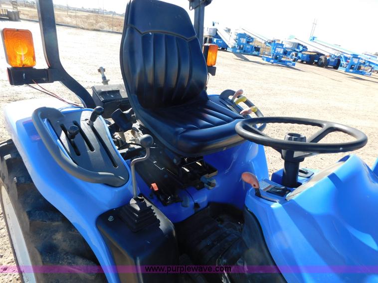 image for item AW9376 2011 New Holland TC29D MFWD tractor