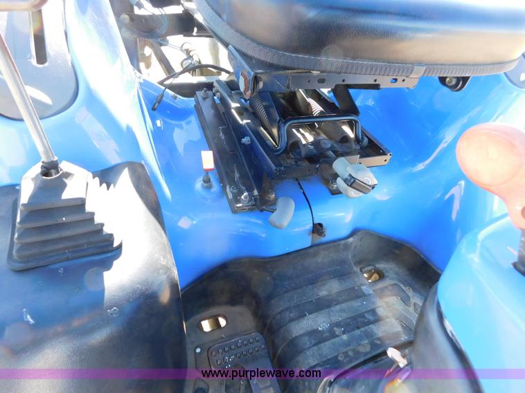 image for item AW9376 2011 New Holland TC29D MFWD tractor