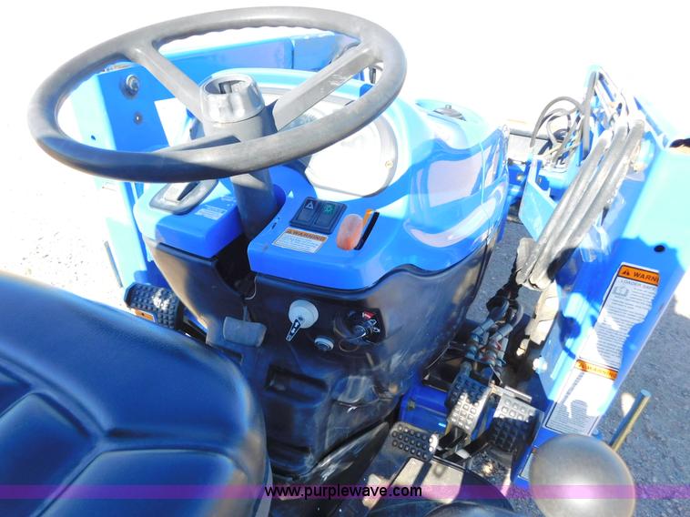 image for item AW9376 2011 New Holland TC29D MFWD tractor