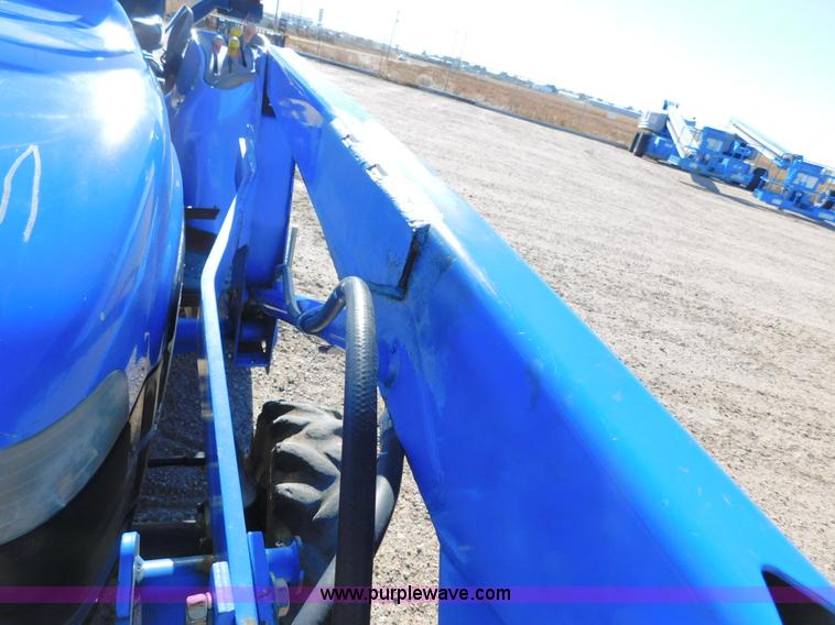 image for item AW9376 2011 New Holland TC29D MFWD tractor
