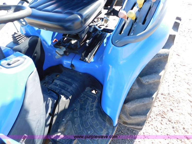 image for item AW9376 2011 New Holland TC29D MFWD tractor