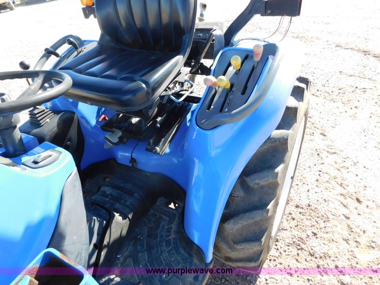 image for item AW9376 2011 New Holland TC29D MFWD tractor