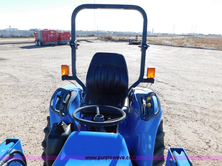 image for item AW9376 2011 New Holland TC29D MFWD tractor