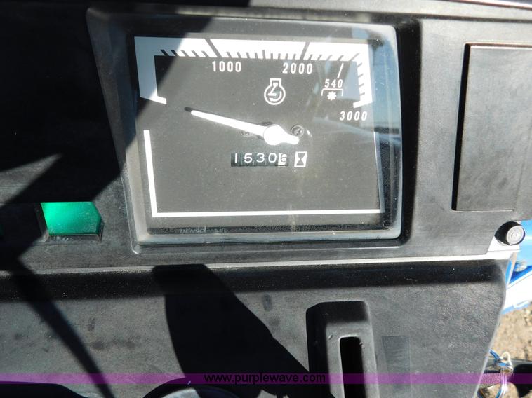 image for item AW9377 2011 New Holland TC30 MFWD tractor