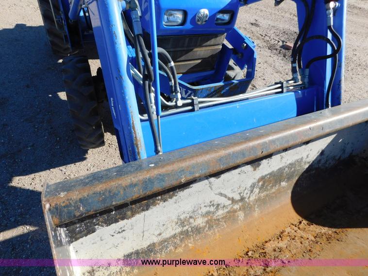 image for item AW9377 2011 New Holland TC30 MFWD tractor