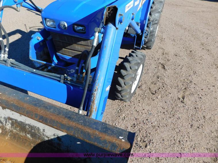 image for item AW9377 2011 New Holland TC30 MFWD tractor