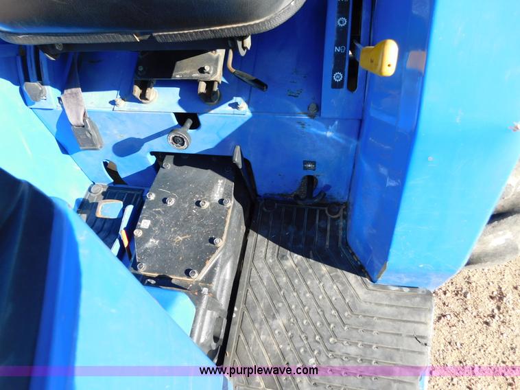 image for item AW9377 2011 New Holland TC30 MFWD tractor