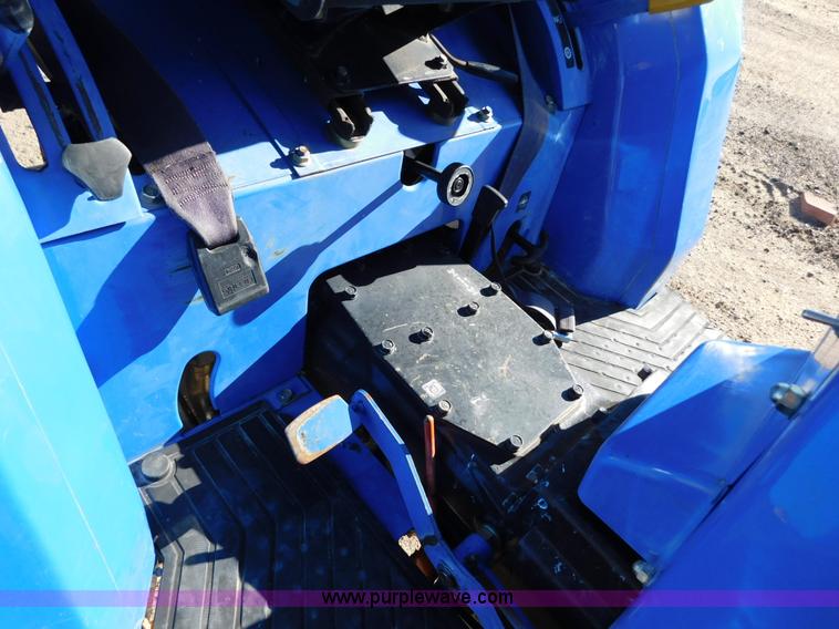 image for item AW9377 2011 New Holland TC30 MFWD tractor