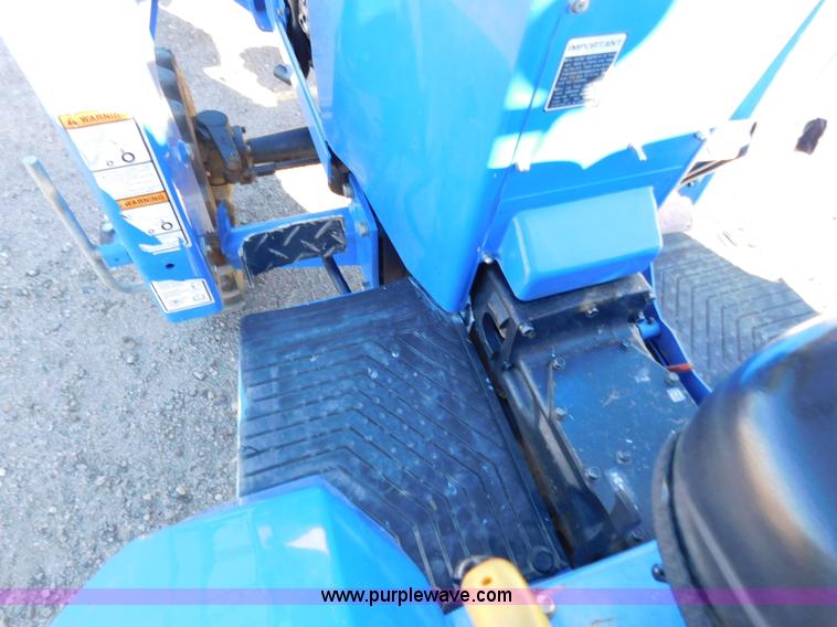 image for item AW9377 2011 New Holland TC30 MFWD tractor