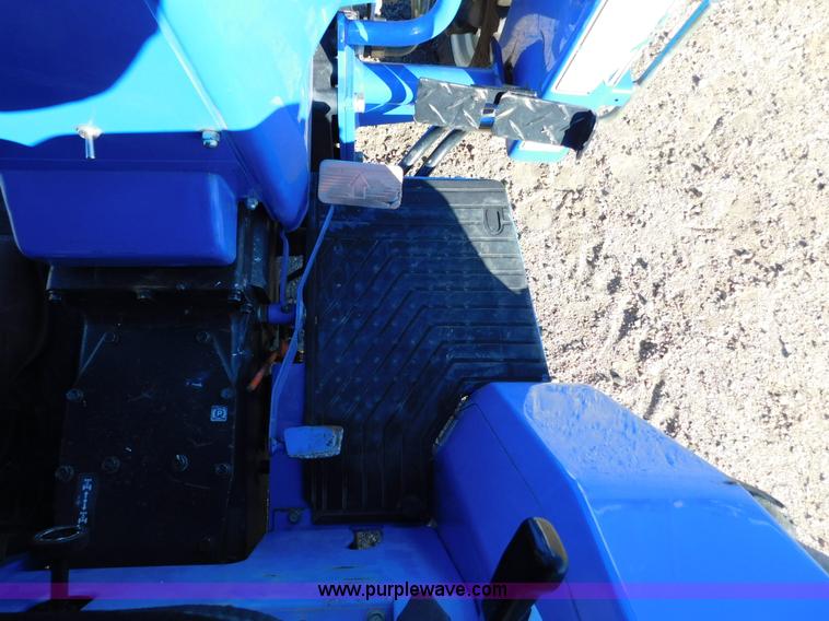 image for item AW9377 2011 New Holland TC30 MFWD tractor