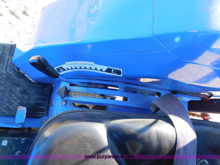 image for item AW9377 2011 New Holland TC30 MFWD tractor