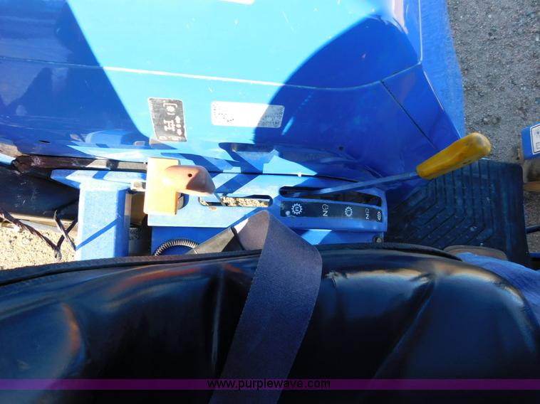 image for item AW9377 2011 New Holland TC30 MFWD tractor