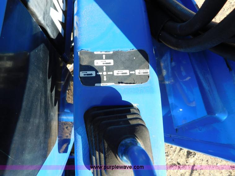 image for item AW9377 2011 New Holland TC30 MFWD tractor