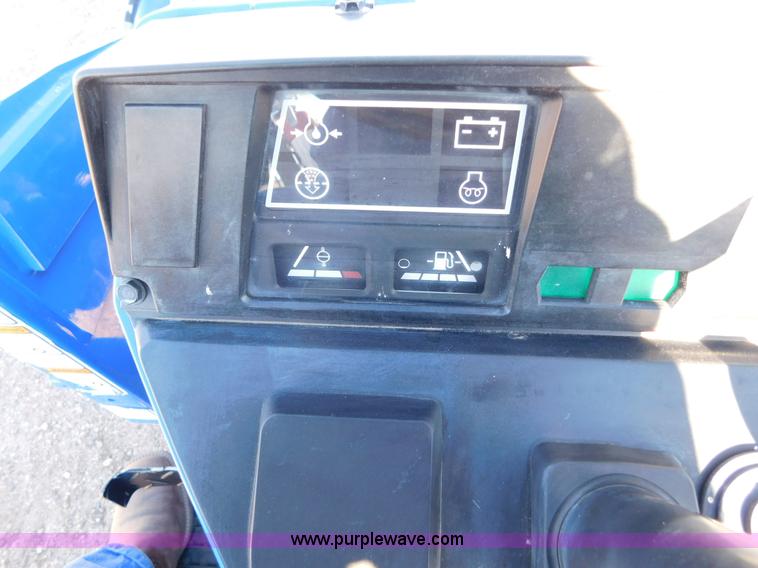 image for item AW9377 2011 New Holland TC30 MFWD tractor