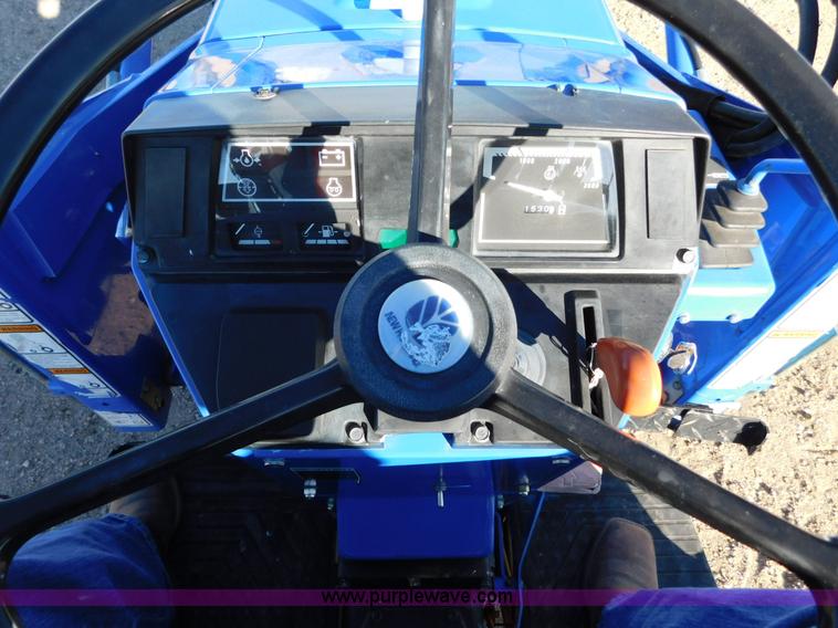 image for item AW9377 2011 New Holland TC30 MFWD tractor