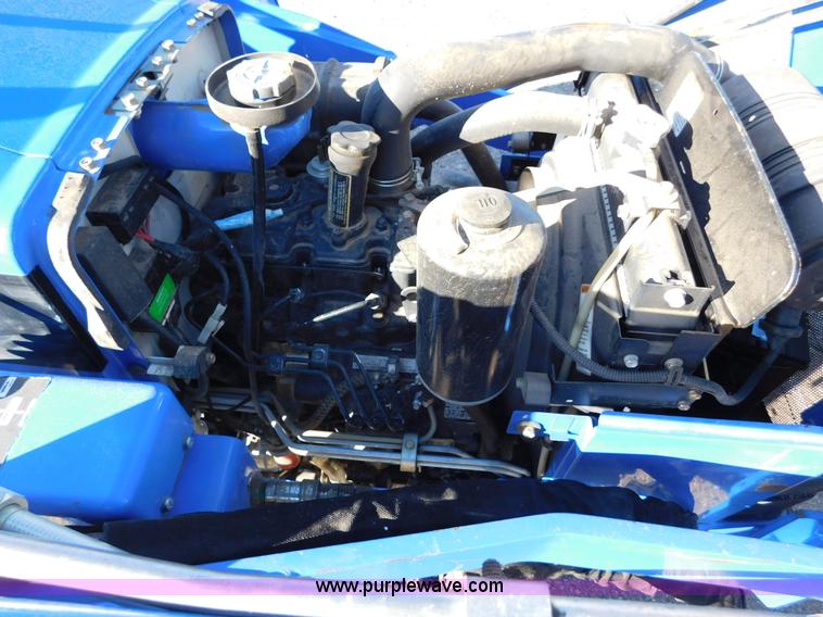 image for item AW9377 2011 New Holland TC30 MFWD tractor