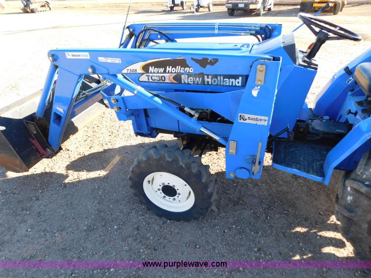 image for item AW9377 2011 New Holland TC30 MFWD tractor
