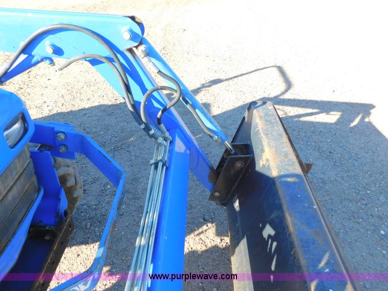 image for item AW9377 2011 New Holland TC30 MFWD tractor