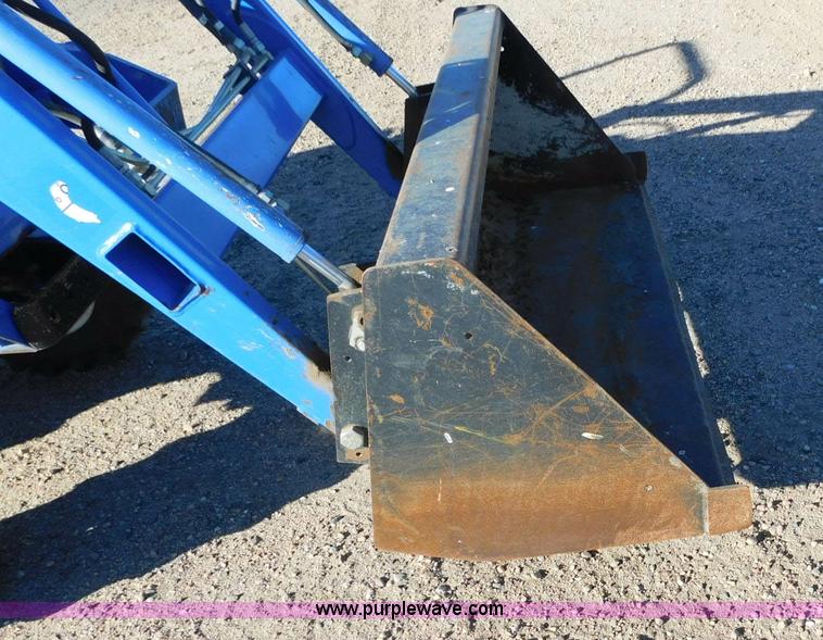 image for item AW9377 2011 New Holland TC30 MFWD tractor