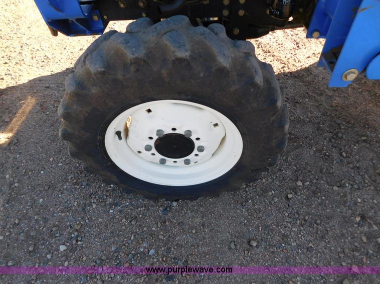 image for item AW9377 2011 New Holland TC30 MFWD tractor