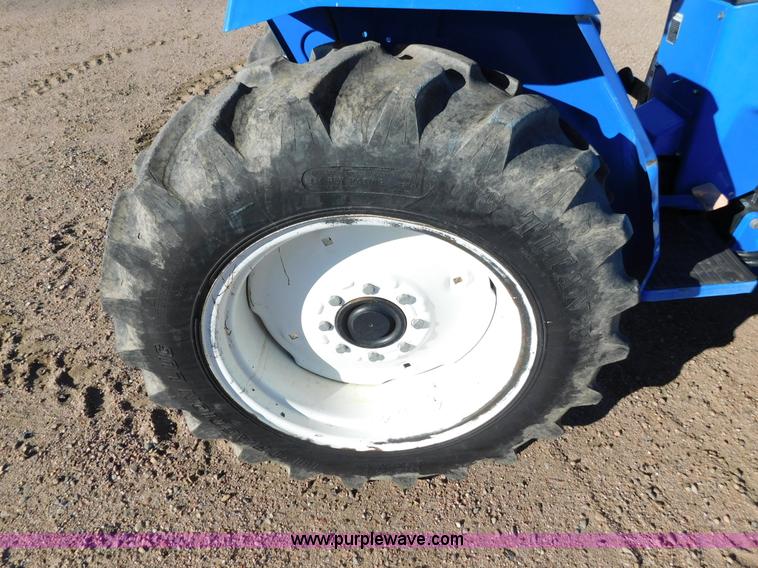 image for item AW9377 2011 New Holland TC30 MFWD tractor