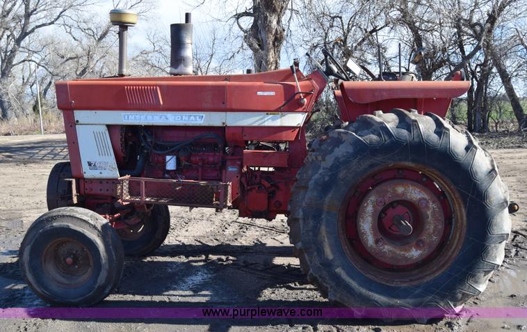 image for item BK9854 International 766 tractor
