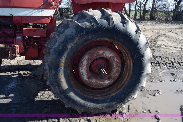 image for item BK9854 International 766 tractor