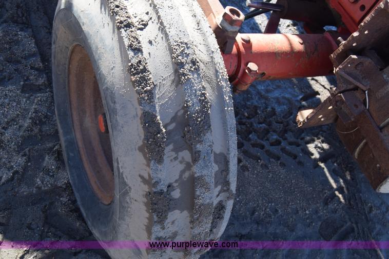 image for item BK9854 International 766 tractor