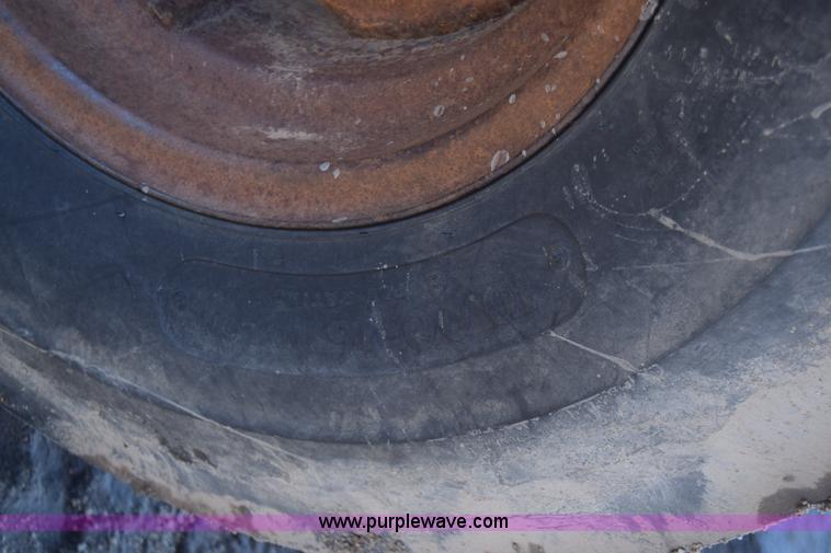 image for item BK9854 International 766 tractor