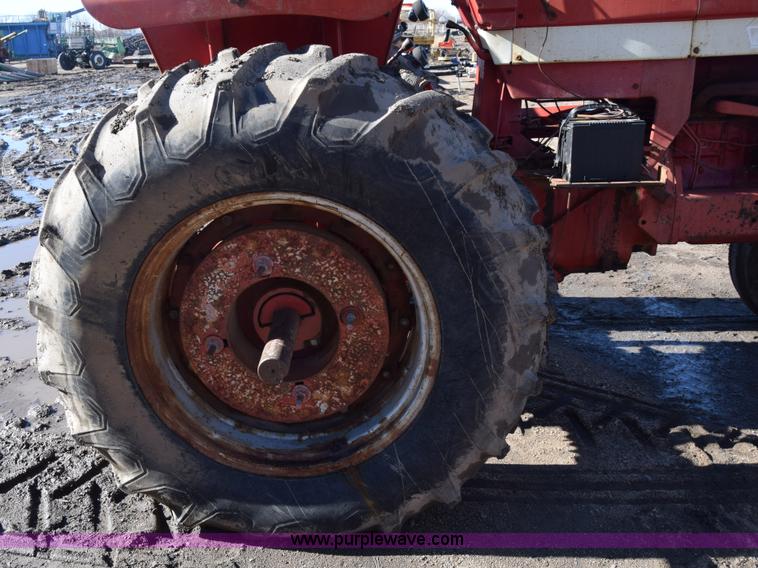 image for item BK9854 International 766 tractor