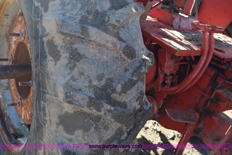 image for item BK9854 International 766 tractor